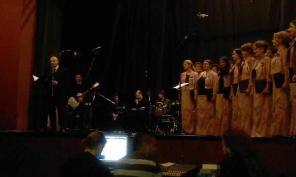 ME&Scaron;OVITI HOR KUD "ĐOKA PAVLOVIĆ" JP PTT SAOBRAĆAJA SRBIJA, U BEOGRADU ODRŽAO KONCERT EVERGREEN MELODIJA POSVEĆENIH LJUBAVI, POD NAZIVOM "UPAKOVANA NOSTALGIJA"
